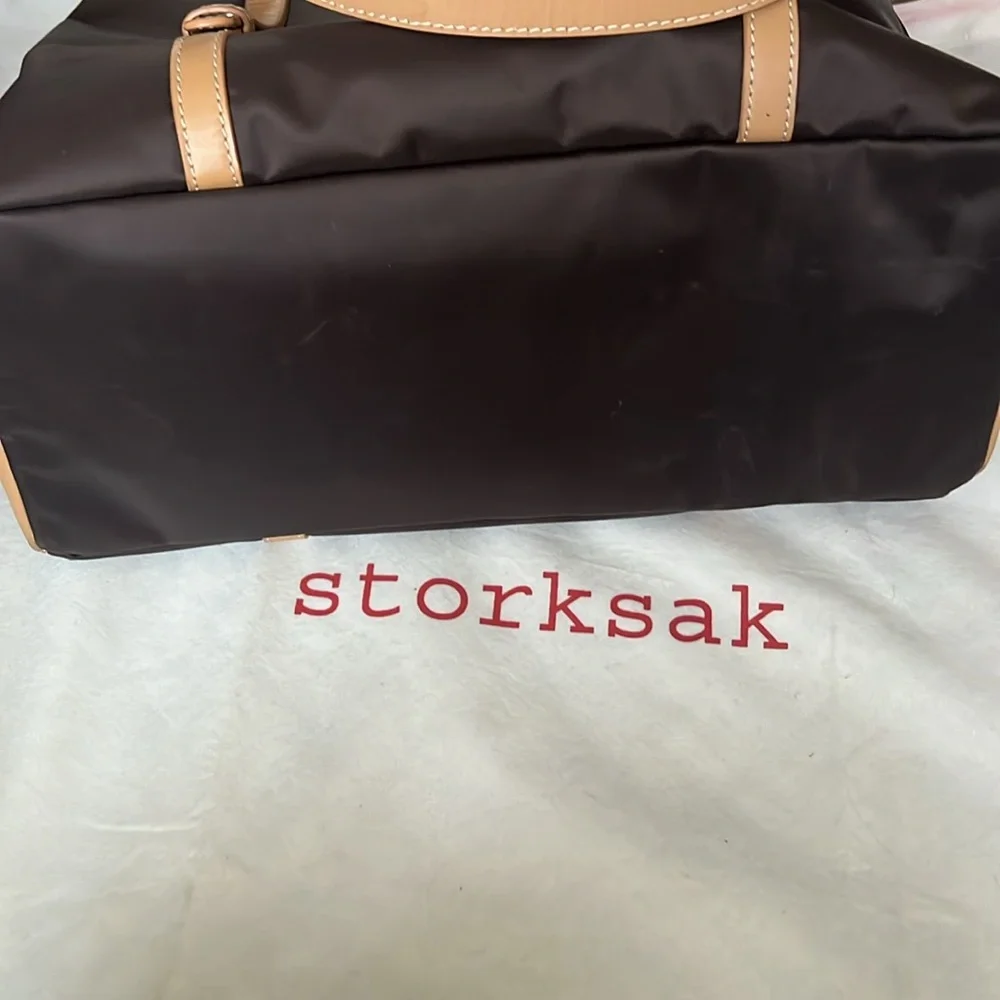 Storksak “Gigi” bag in chocolate with leather straps in cream